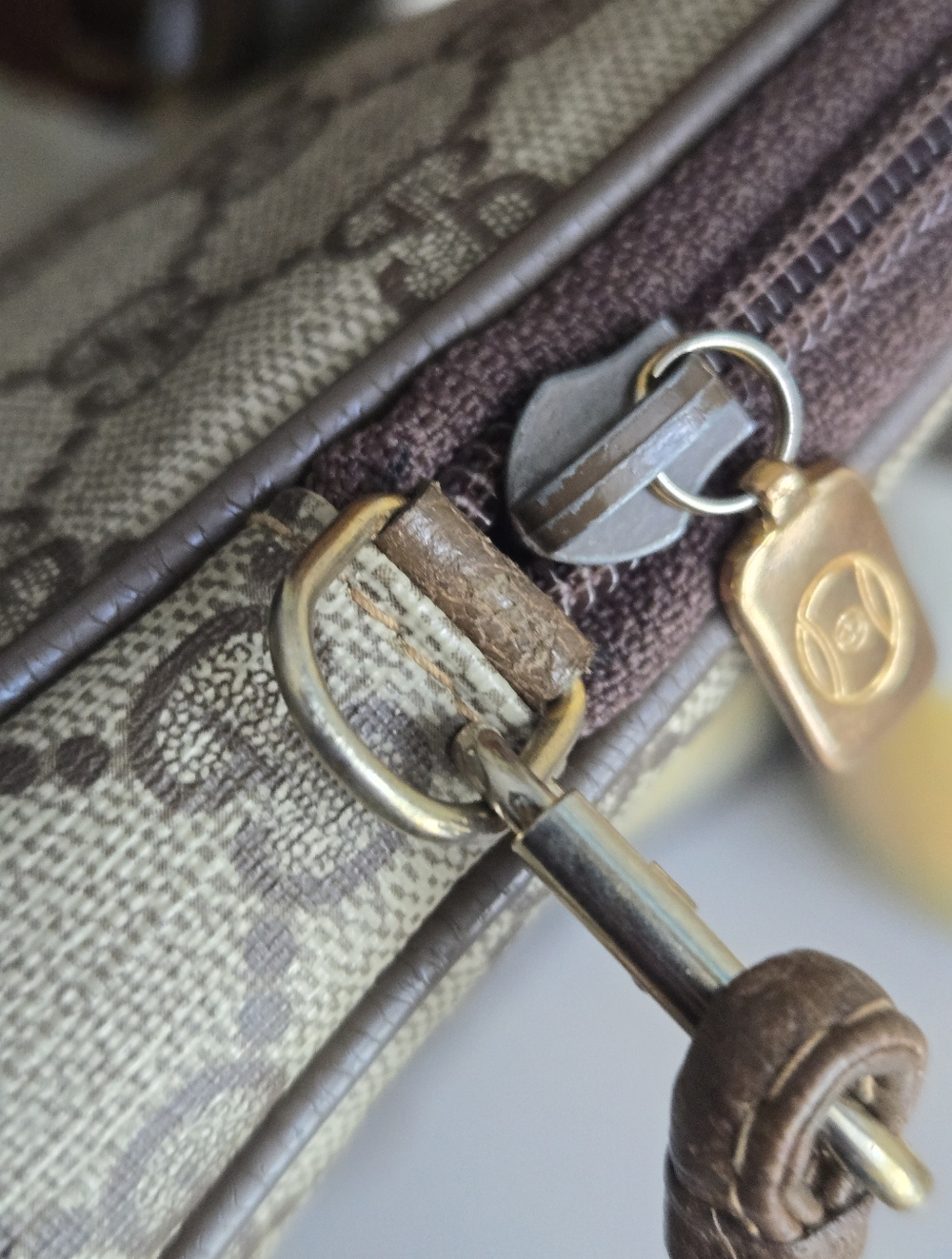 Vintage Gucci GG Supreme Crossbody Bag - Picture 11 of 14